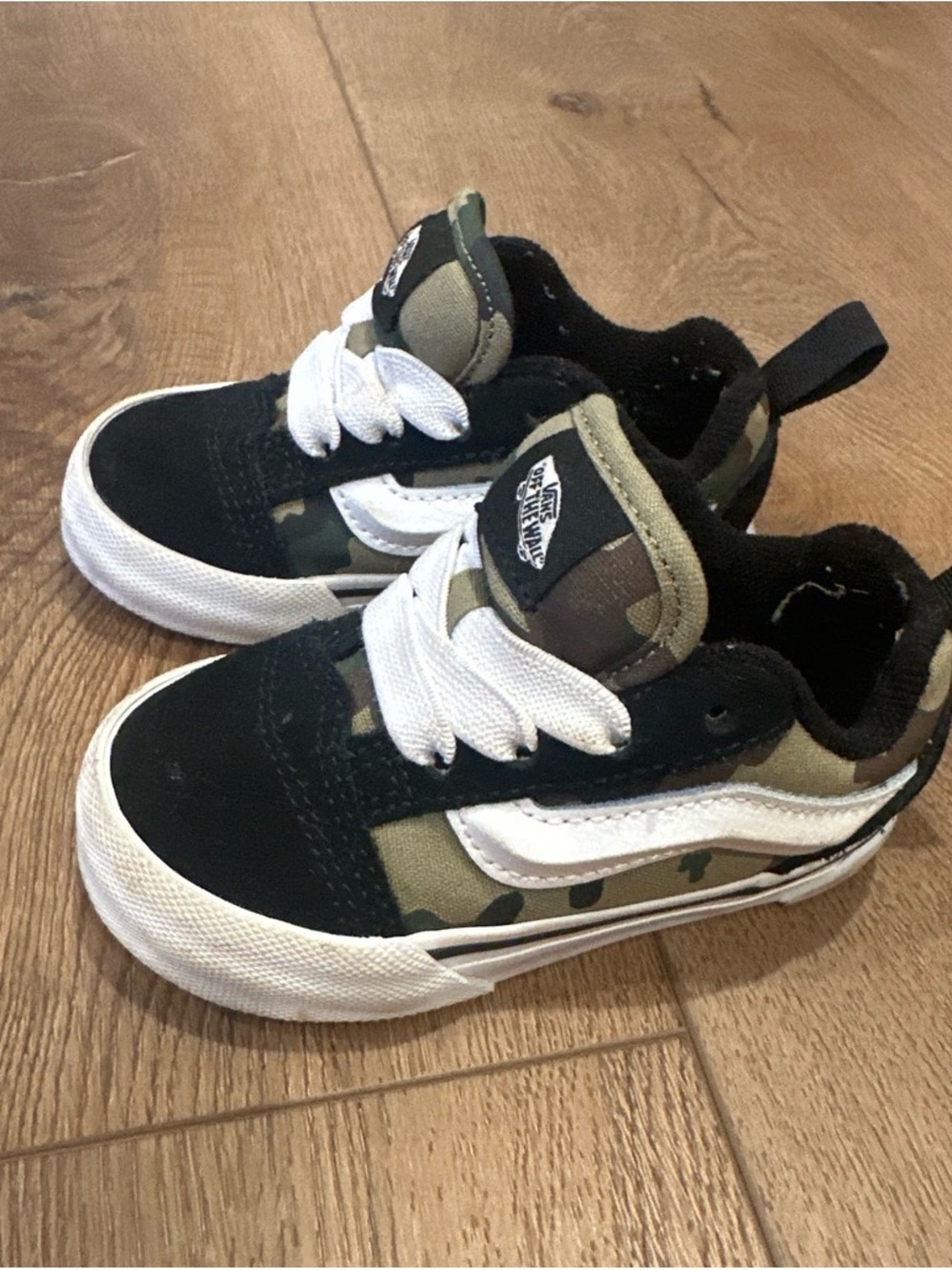 Vans Kids Camouflage Low Top Sneakers in Black & Green